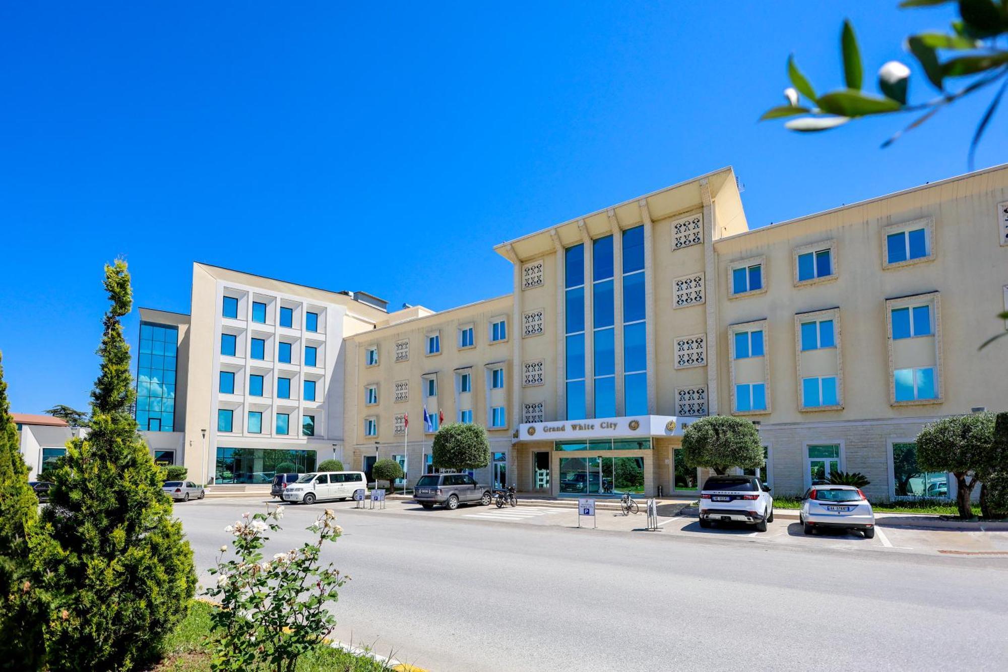 Grand White City Hotel Berat Exterior foto