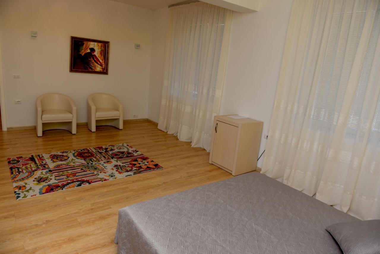 Grand White City Hotel Berat Exterior foto